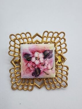 ✨️ 5 For 25 ✨️Hand-Painted Pink Floral Porcelain Brooch with Gold Filigree